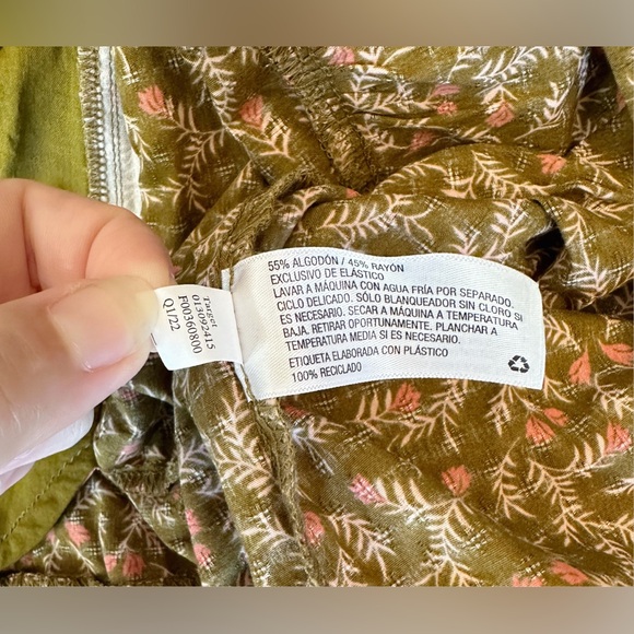 Universal Thread green Floral Balloon
Sleeve Shift Dress Size Medium - Picture 9 of 13